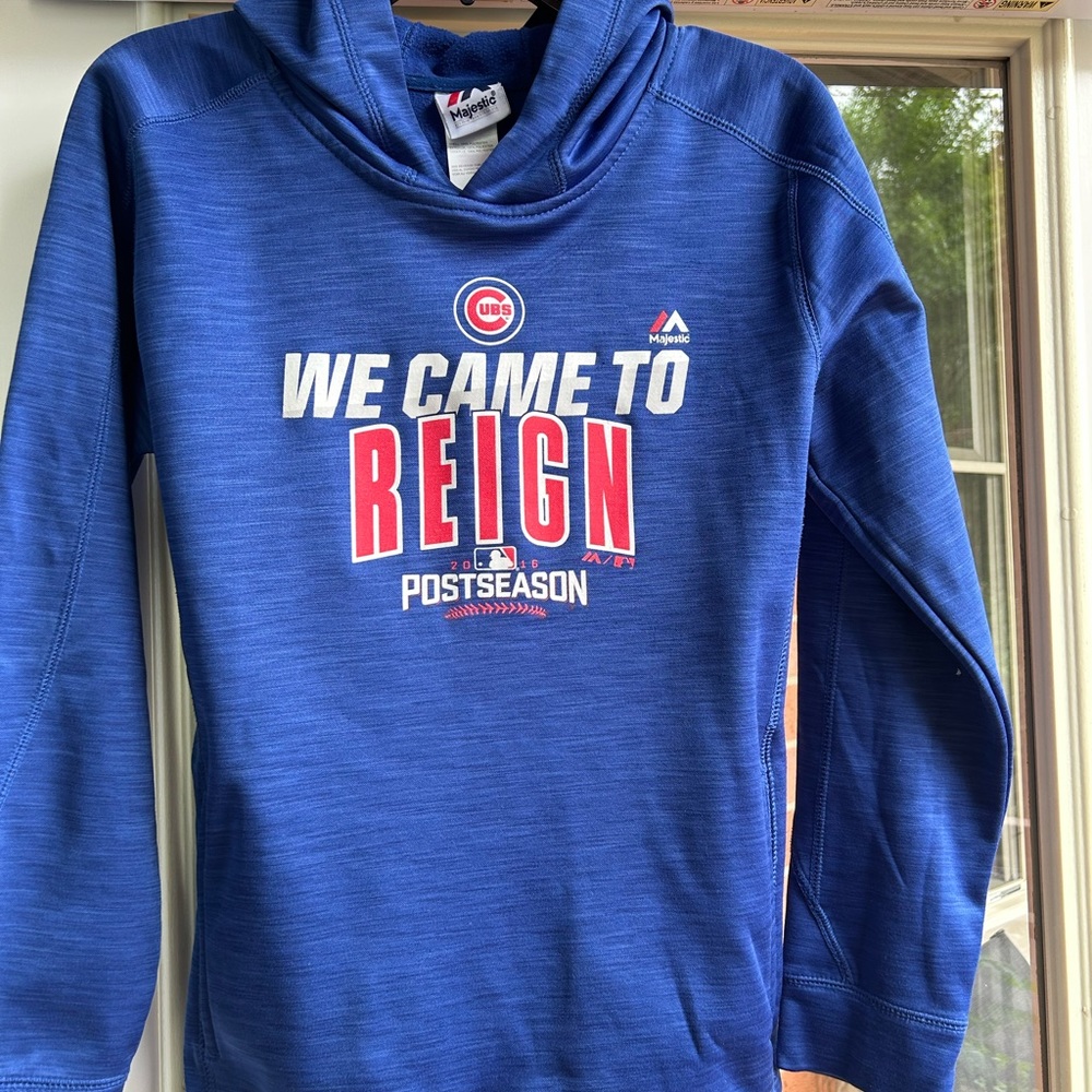 A great hooded Chicago Cubs sweatshirt!  Barely worn  .. in great shape!
